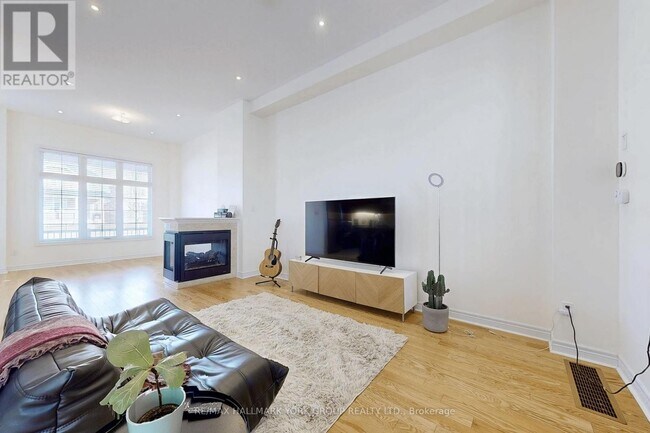 Building Photo - 90 Braebrook Dr