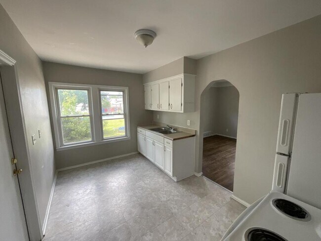Building Photo - 9584 Ridge Road #01
