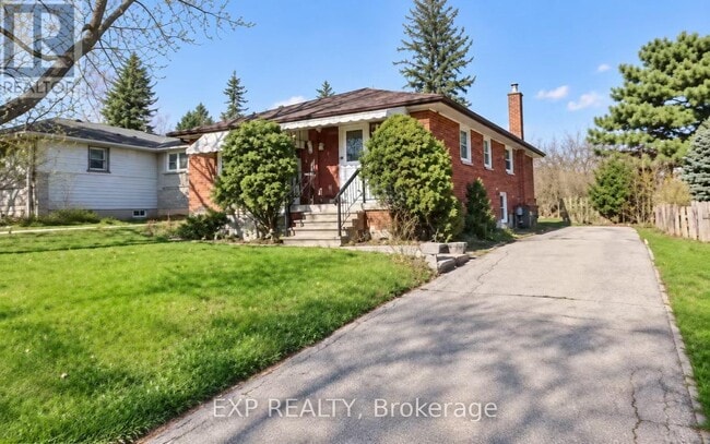 Building Photo - 54 Shaunavon Heights Crescent