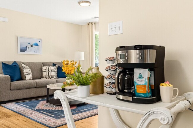 Foto del edificio - 18459 Sharon Ln