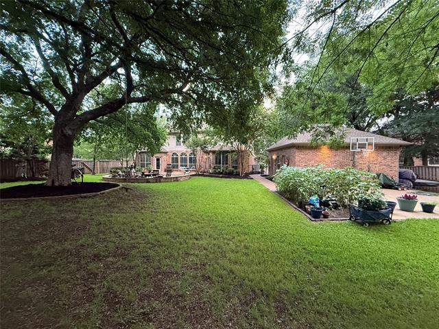 Foto del edificio - 408 Parkwood Ct