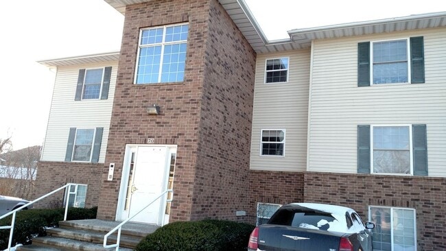 Building Photo - 70 Cherry Ct