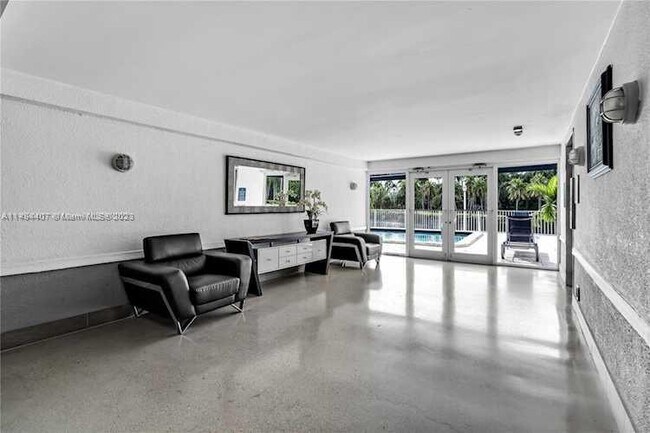 Foto del edificio - 1720 NW N River Dr