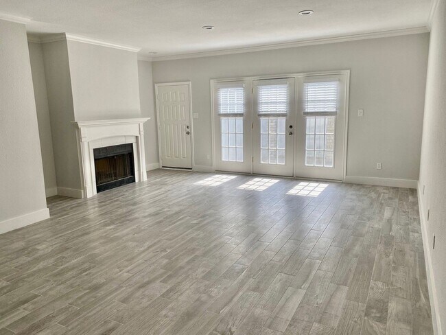 Building Photo - 632 Wilcrest Dr