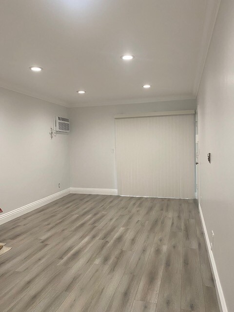 living room - 1032 N Gardner St