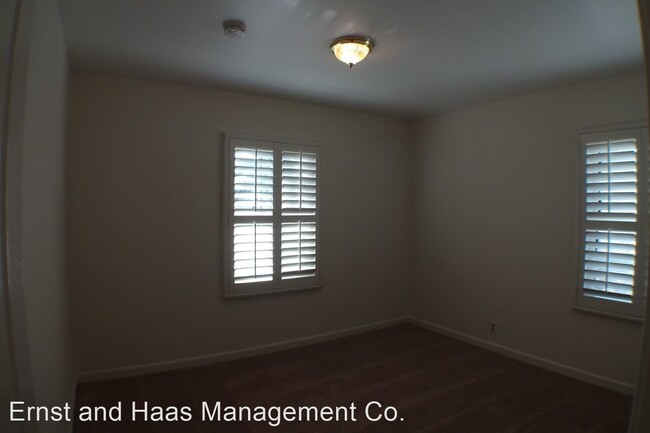 Foto del edificio - 4 br, 2 bath House - 4527 Lakewood Blvd.