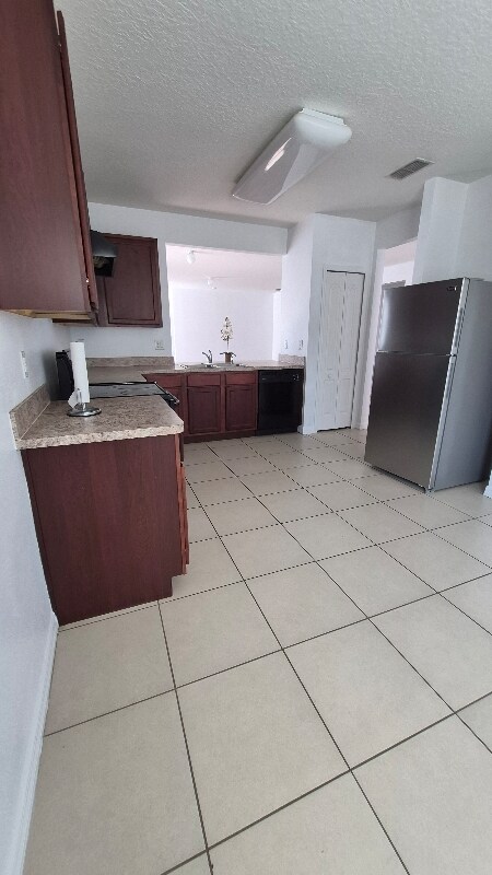 Building Photo - 136 Tracy Cir