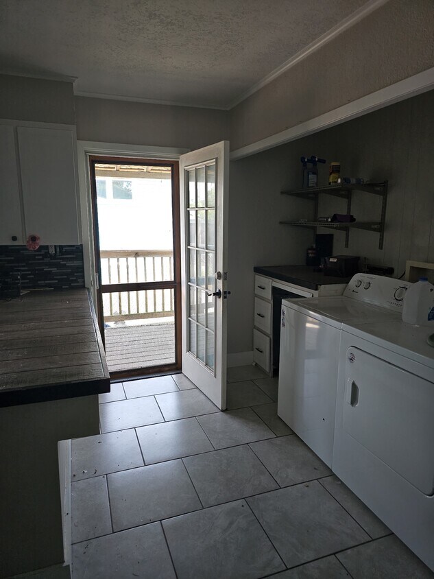Building Photo - 5208 Bernardo De Galvez Ave