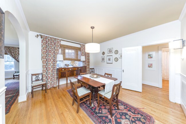 Building Photo - 4304 Parkview Cir
