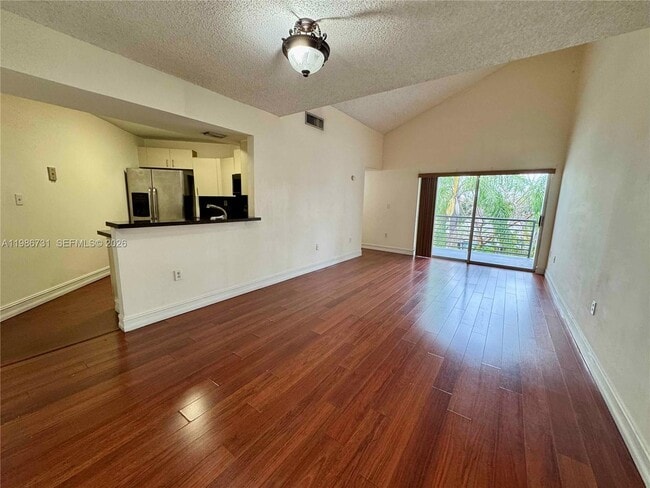 Building Photo - 9731 Fontainebleau Blvd