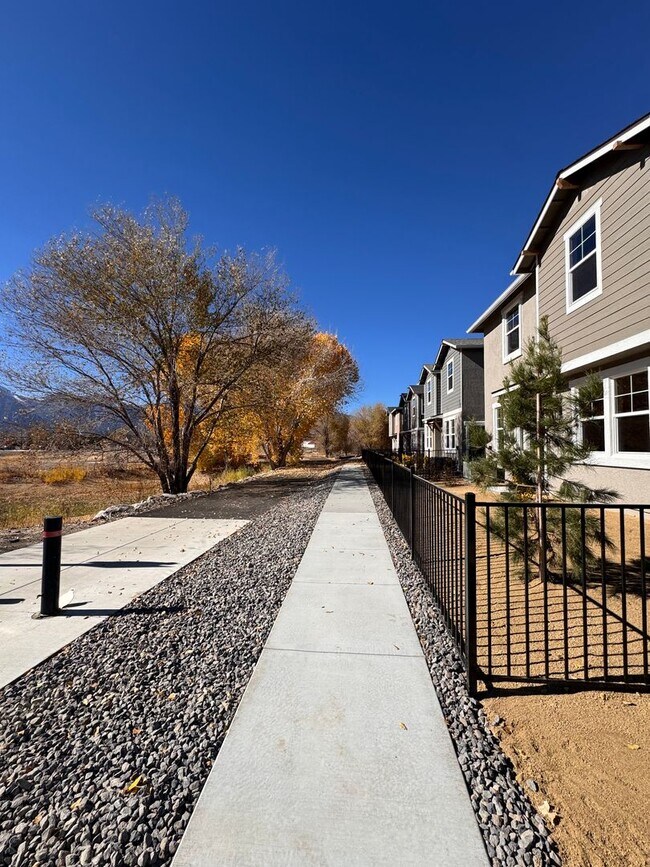Foto del edificio - NEW! 3/2.5/2 Townhome in Gardnerville