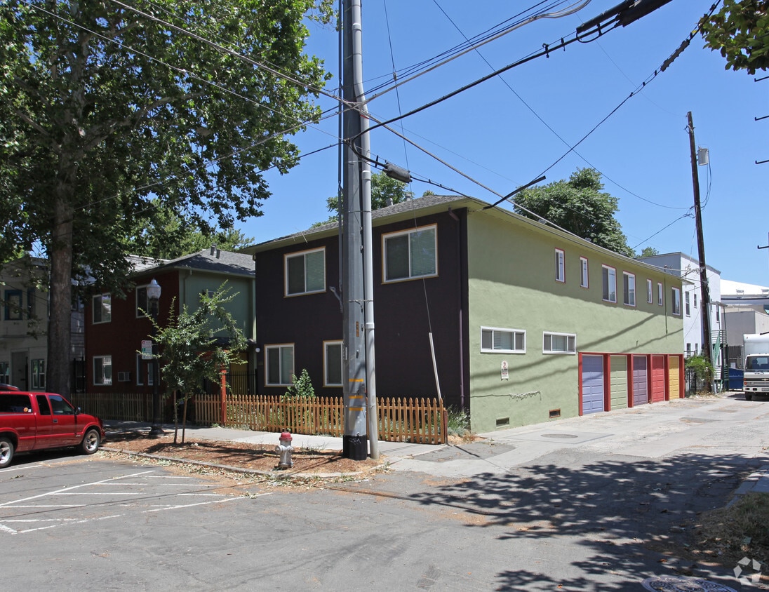 Building Photo - 711 14th St