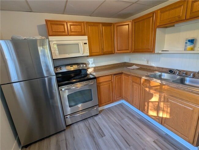 Building Photo - 250 North Ave