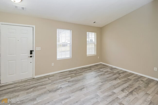 Building Photo - 1608 Clifton Downs Dr SE