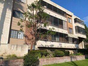 Building Photo - 12235 Magnolia Blvd
