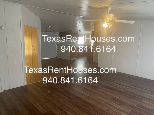 Building Photo - Massive home ready for rent near Legacy Hi...