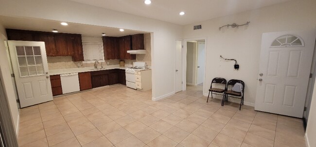 Foto del edificio - 10019 Tujunga Canyon Blvd