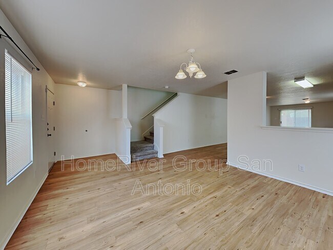 Building Photo - 658 Crosspoint Dr