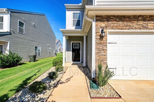 Photo - 572 Yellow Fox Rd House