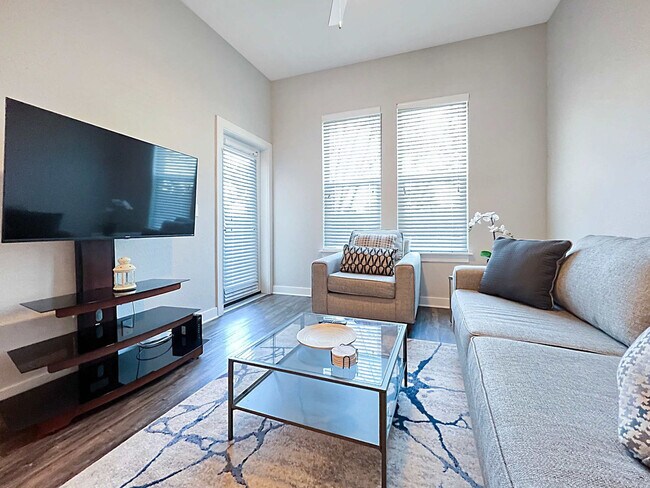 Building Photo - 2615 N Grady Ave