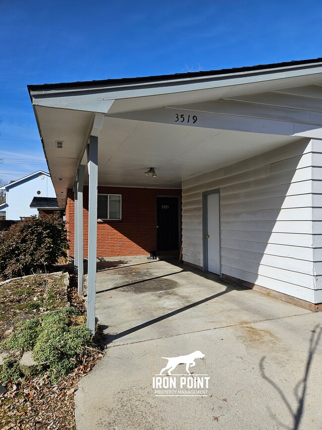 Foto del edificio - North Boise Duplex w/2 beds, 1bath, W/D, and Covered Parking