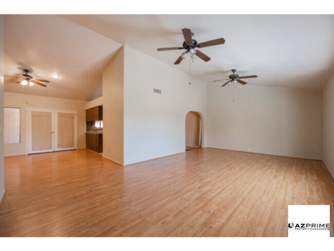 Foto del edificio - Bright &amp; Spacious 3/2 Tempe Home - Vau...