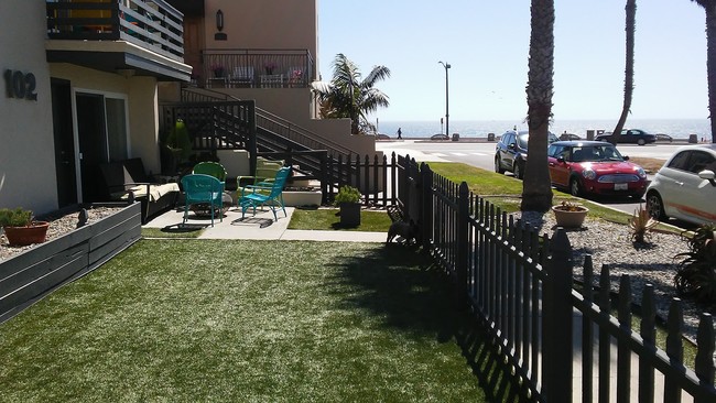 Fenced front yard - 102 Vista Del Mar Vis