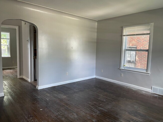 Building Photo - 18629 Greenview Ave