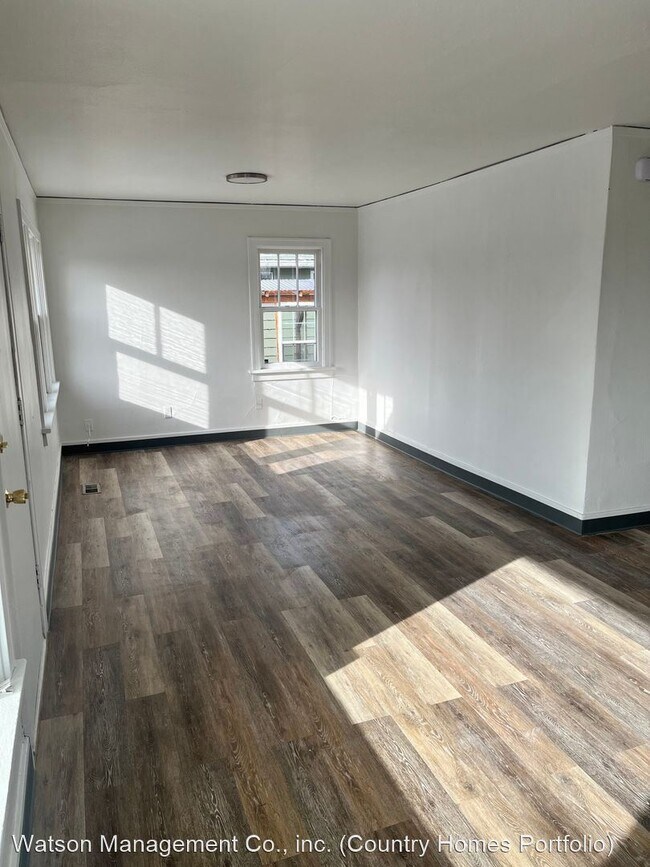 Building Photo - 3 br, 1.5 bath House - 923 E Bridgeport