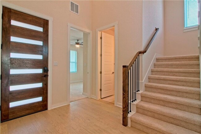 Building Photo - 436 Saturnia Dr