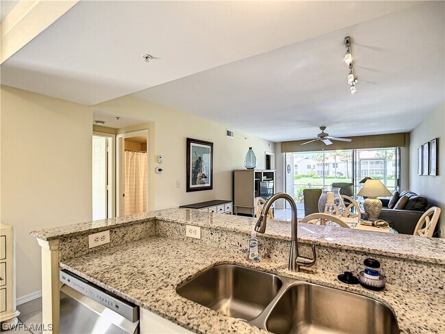 Foto del edificio - 5015 Cedar Springs Dr