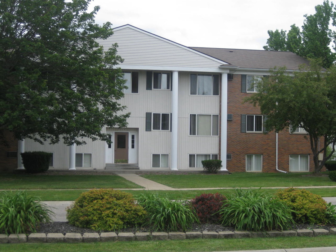 Primary Photo - Riverbend Apartments