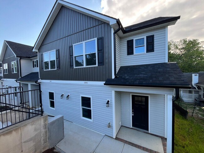 Building Photo - 1040 McLain Rd