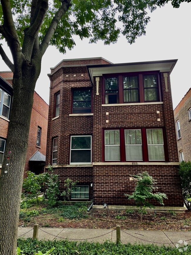 Building Photo - 6515 N Greenview Ave