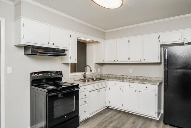 Foto del edificio - 1706 Golf Club Ln NW