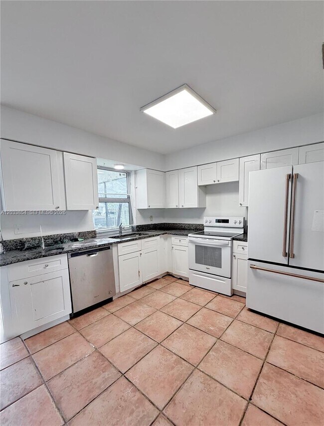 Foto del edificio - 4540 SW 43rd Ave