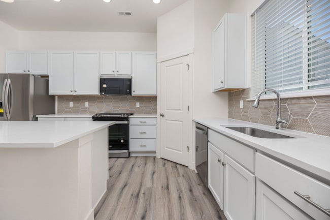 Building Photo - 5069 McKinnon Ct