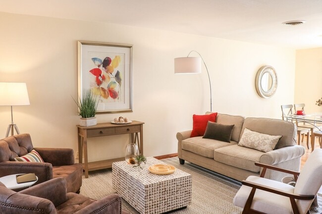 Foto del edificio - 1917 Douglas Ave