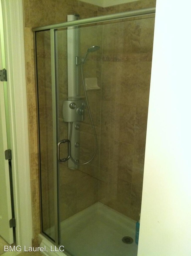 Foto del edificio - 1915 Towne Centre Blvd