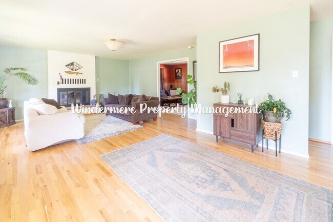 Foto del edificio - Charming, Vintage vibe 3 bed in Kingston
