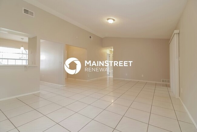 Building Photo - 1523 Maplewood Cir