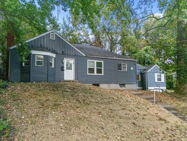 Building Photo - Newly Renovated 4-Bedroom Home | Riverview...