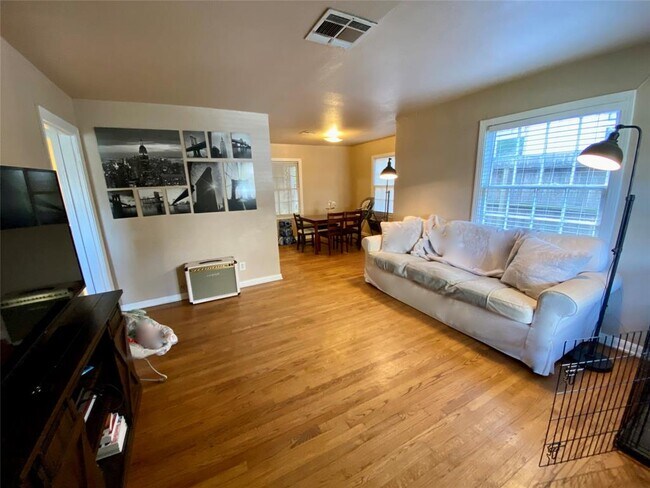 Foto del edificio - 5401 Jessamine St