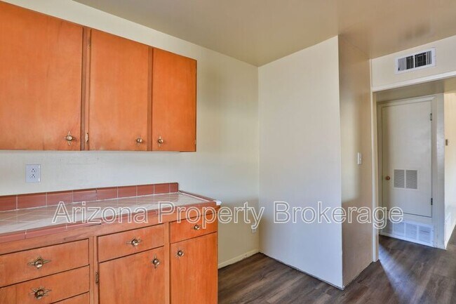 Foto del edificio - 3940 W. Glenn Dr.