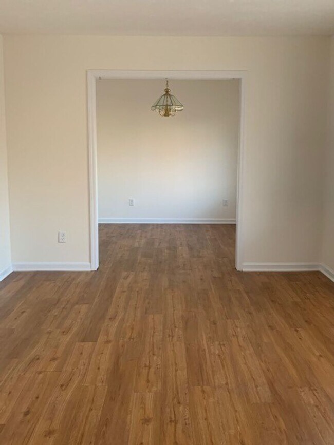 Foto del edificio - 4 Bedroom in Mayfair Community