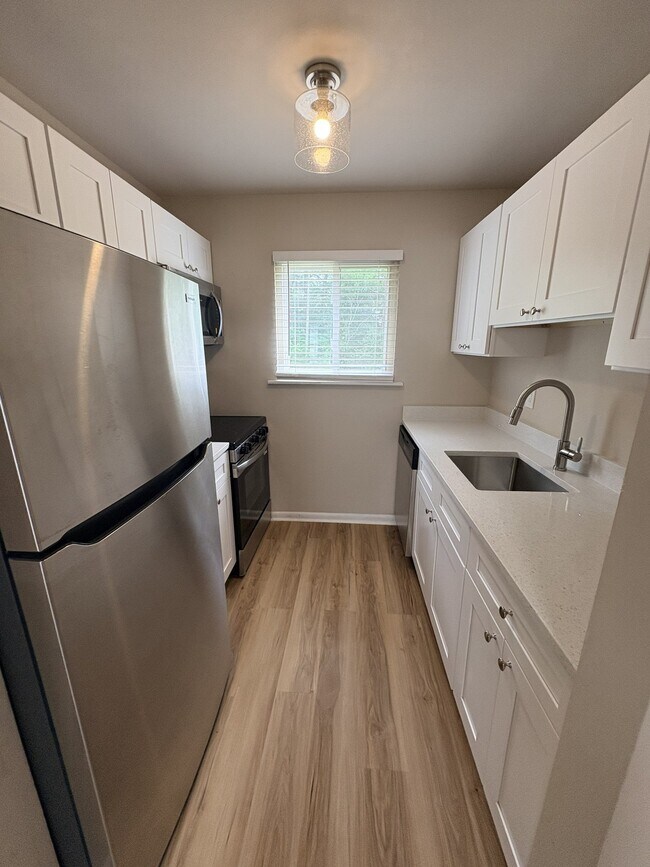 Foto del edificio - 200 Kilby Shores Dr