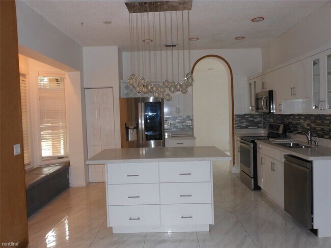 Foto del edificio - 4 br, 2.5 bath House - 2113 NW 49th Ave