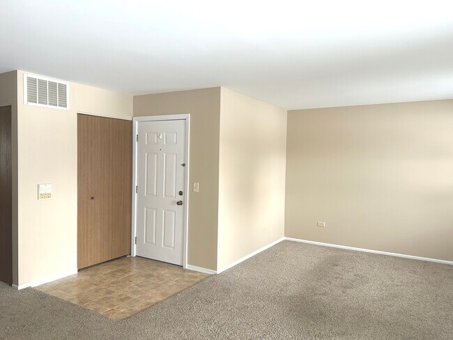 Building Photo - 2838 Meadow Ln