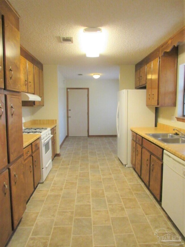 Building Photo - 10113 Peppertree Ct