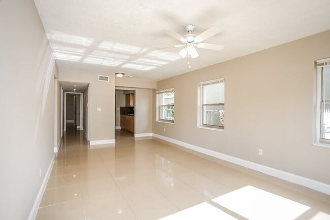 Foto del edificio - 9100 NW 3rd Ave